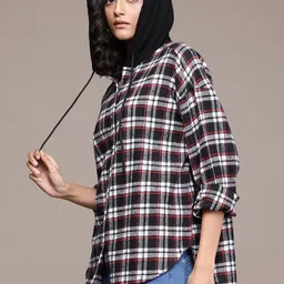 roadster Women Regular Fit Checkered Casual Shirt image 5