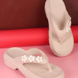 zapatoz Women Slides image 2