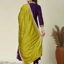 janay Women Silk Blend Kurta Pant Dupatta Set image 5