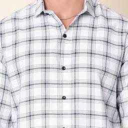 metronaut Men Regular Fit Solid Spread Collar Casual Shirt image 3