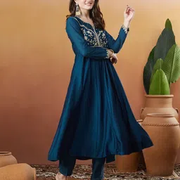 mokosh Women Silk Blend Kurta Pant Dupatta Set image 3