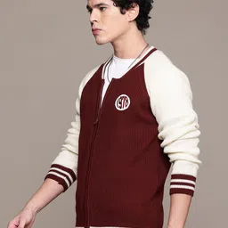 roadster Men Printed Round Neck Maroon Sweater image 4