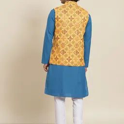 SOJANYA Men Blue Pure Cotton Kurta with Pyjamas & Nehru Jacket image 5