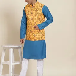 SOJANYA Men Blue Pure Cotton Kurta with Pyjamas & Nehru Jacket image 3