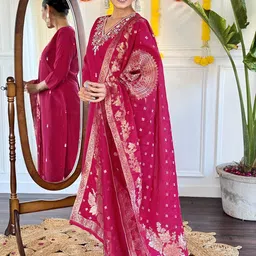 PARNAVI Women Floral Embroidered Regular Thread Work Chanderi Cotton Kurti with Trousers & With Dupatta image 4