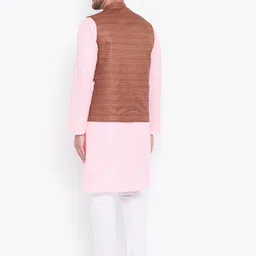 VASTRAMAY Men Pink Kurta with Pyjamas & Nehru Jacket image 2