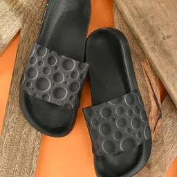 EXTRIMOS Men Black & Grey Printed Sliders-picture-34
