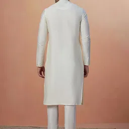 Manyavar Men Mandarin Collar Kurta with Churidar image 4