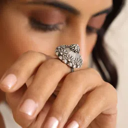 trueBrowns Silver-Plated Floral Adjustable Finger Ring image 3