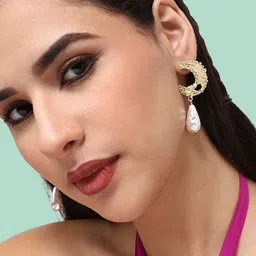 SOHI Gold-Plated Contemporary Drop Earrings-picture-40