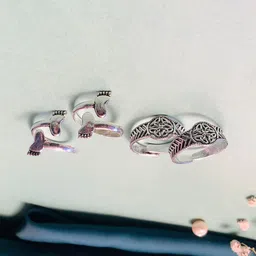 ABDESIGNS Set Of 2 Silver-Plated Oxidised Toe Rings image 2