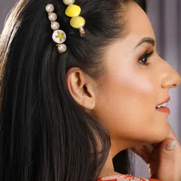 PRITA BY PRIYAASI Women Yellow & Gold-Toned Set of 5 Alligator Hair Clip image 2