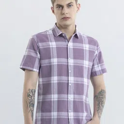 Snitch Men Windowpane Checks Spread Collar Cotton Classic Slim Fit Casual Shirt-image-1