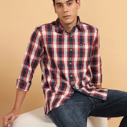 Wrangler Checked Spread Collar Cotton Curved Casual Shirt-picture-28