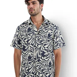 Celio Classic Abstract Printed Spread Collar Short Sleeves Curved Casual Shirt-picture-24