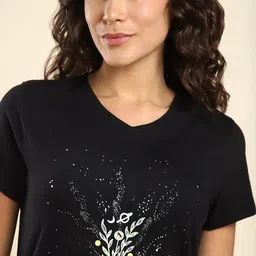 Van Heusen Printed V-Neck Short Sleeves Relaxed T-shirt image 3