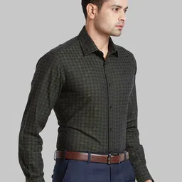 Park Avenue Checked Opaque Cotton Casual Shirt image 3