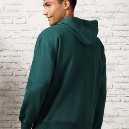 NOBERO Graphic Printed Hooded Fleece Pullover image 4