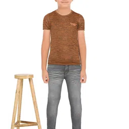 Masculino Latino Boys Rust T-shirt image 5