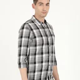 Wrangler Men Tartan Checks Slim Fit Cotton Casual Shirt image 3