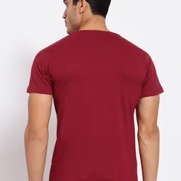 FERANOID Men Maroon Solid Regular Fit T-shirt image 2