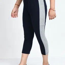 IndiWeaves Girls Pack Of 3 Colourblocked Pure Cotton Capris image 2