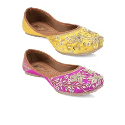 DESI COLOUR Women Pack Of 2 Embellished Ethnic Mojaris-picture-23