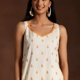 Libas Floral Embroidered Thread Work Pure Cotton Kurta With Palazzos & Dupatta image 2