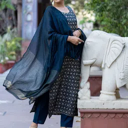 ASPORA Floral Printed Round Neck Pure Silk Jacquard Straight Kurta with Trousers & Dupatta image 3