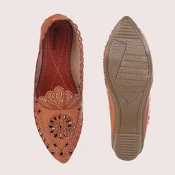 trendvine Comfort Belly Flats Mojaris For Women image 2