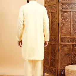 House of Pataudi Yellow Mandarin Collar Knee Length Straight Kurta With Pyjama Set image 5