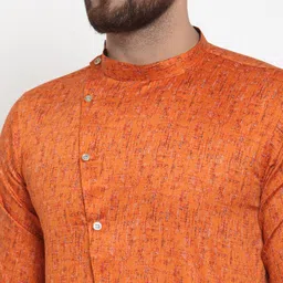 KLOTTHE Men Orange Striped Pleated Kurta with Pyjamas image 2