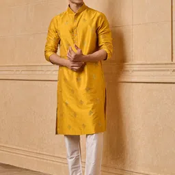 Tasva Men Embroidered Regular Kurta with Pyjamas image 2