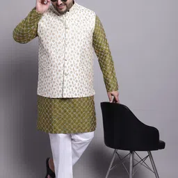 SOJANYA PLUS PLus Size Embroidered Regular Kurta with Pyjamas image 3