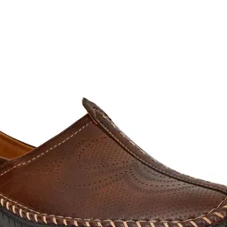 Big Boon Men Textured Mojaris image 2