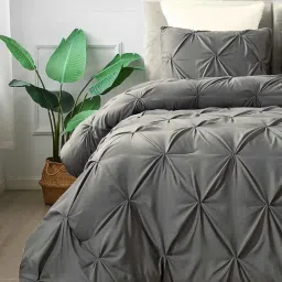 the white moss Marquis Pleat Pinch luxurious AC King Comforter with 2 Pillow Cover image 1