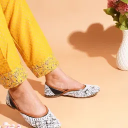 divastri Jutis For Women Slip On For Women image 2