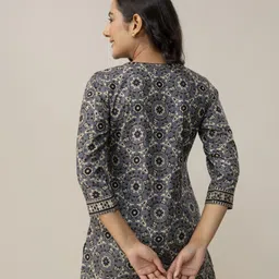 da vastraagaar Casual Regular Sleeves Printed Women Grey Top image 2