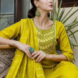 vredevogel Women Silk Blend Kurta Pant Dupatta Set image 3