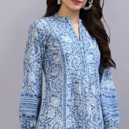 shri siddhi vinayak Formal Regular Sleeves Floral Print Women Blue, White Top image 1