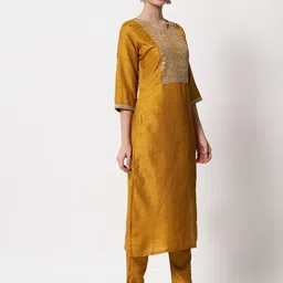 vredevogel Women Silk Blend Kurti Pant Dupatta Set image 3