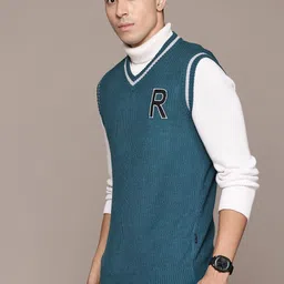 roadster Men Printed V Neck Blue Sweater image 5