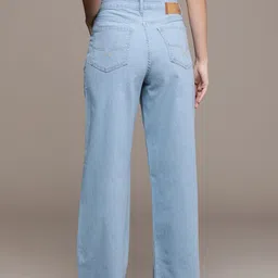 roadster Women Mid Rise Light Blue Jeans image 3