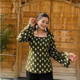 shions Casual Regular Sleeves Printed Women Green Top image 1