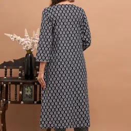 divastri Women Pure Cotton Kurta Pant Dupatta Set image 2