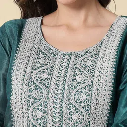 vredevogel Women Pure Silk Kurta Pant Dupatta Set image 4