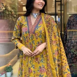 priyanshi fashion world Women Cotton Rayon Kurti Pant Dupatta Set image 3