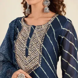 nari dream Women Cotton Rayon Kurta Pant Dupatta Set image 4