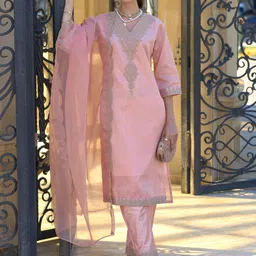 indo era Women Silk Blend Kurta Pant Dupatta Set image 3