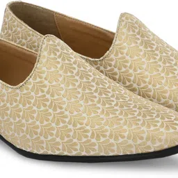 house of pataudi Men Beige Lightweight Comfort Ethnic Shoes Jutis For Men image 5